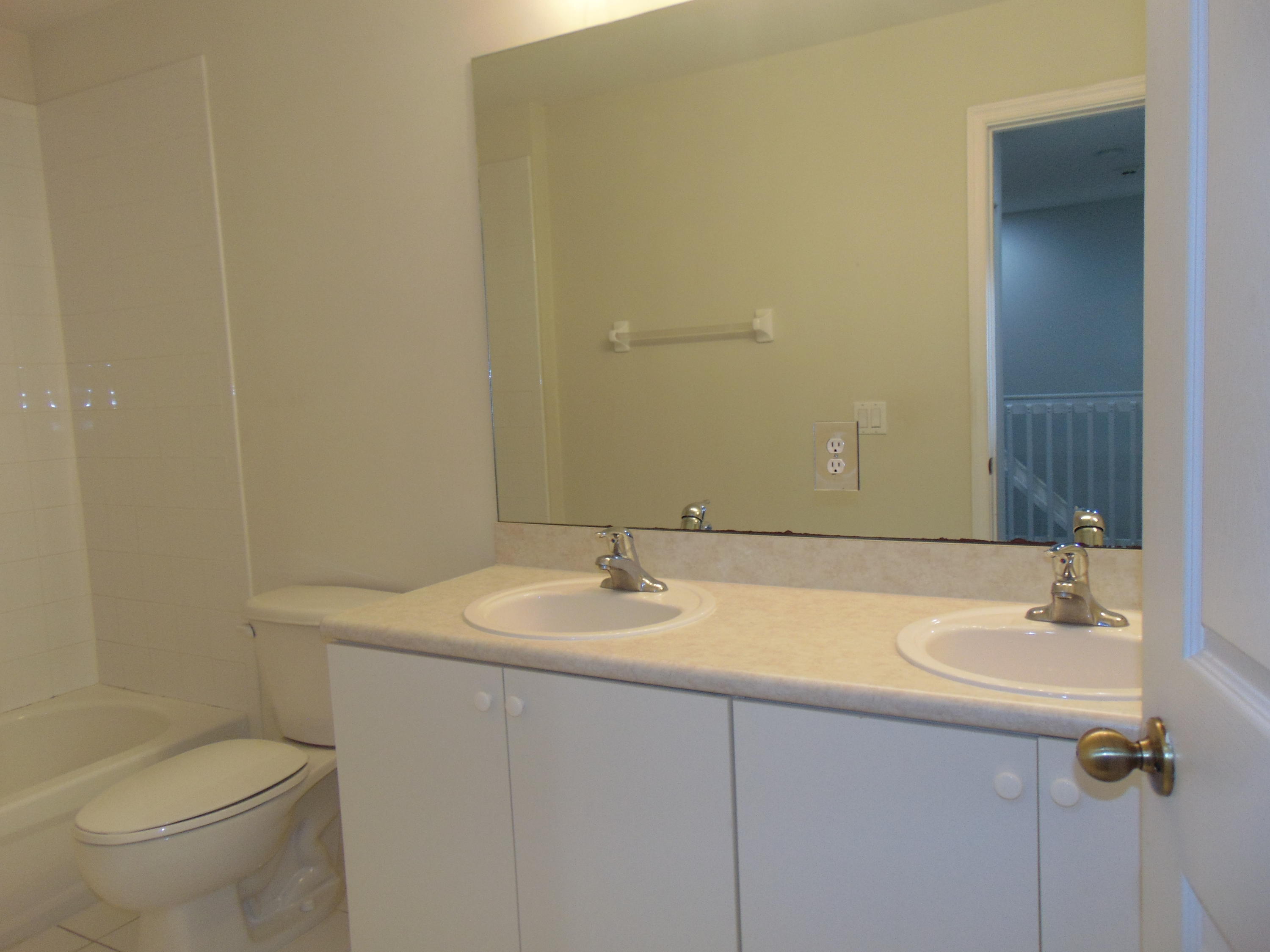 1060 Imperial Lake Road, Unit 360 West Palm Beach, FL 33413 - Photo 20 of 33 imperialguest bath3