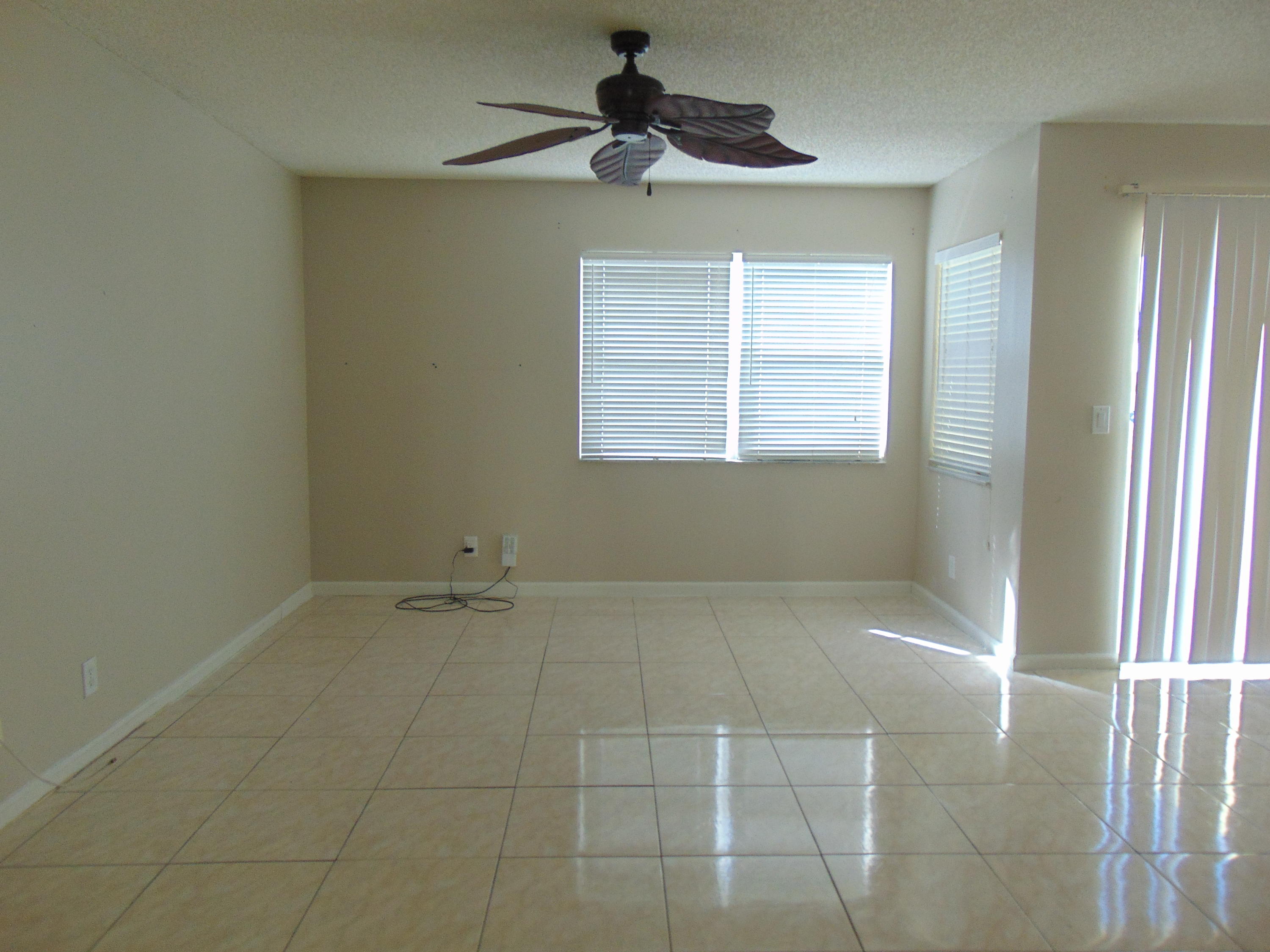 1060 Imperial Lake Road, Unit 360 West Palm Beach, FL 33413 - Photo 2 of 33 imperial living area