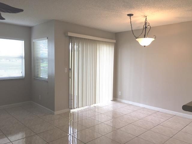 1060 Imperial Lake Road, Unit 360 West Palm Beach, FL 33413 - Photo 3 of 33 LIVINGROOM