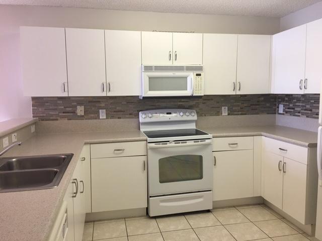 1060 Imperial Lake Road, Unit 360 West Palm Beach, FL 33413 - Photo 5 of 33 IMPERIAL KITCHEN
