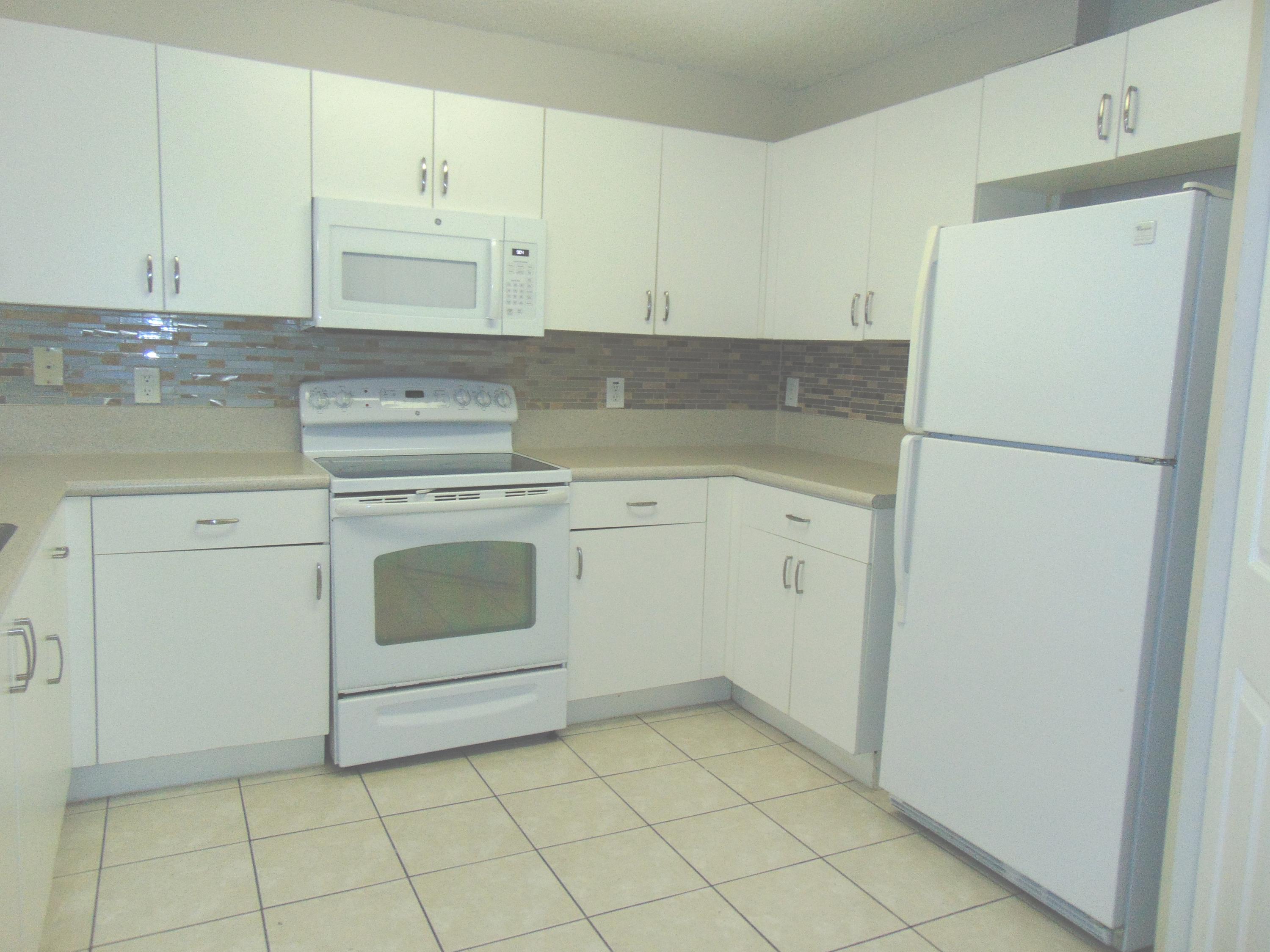 1060 Imperial Lake Road, Unit 360 West Palm Beach, FL 33413 - Photo 8 of 33 ImperialKitchen1