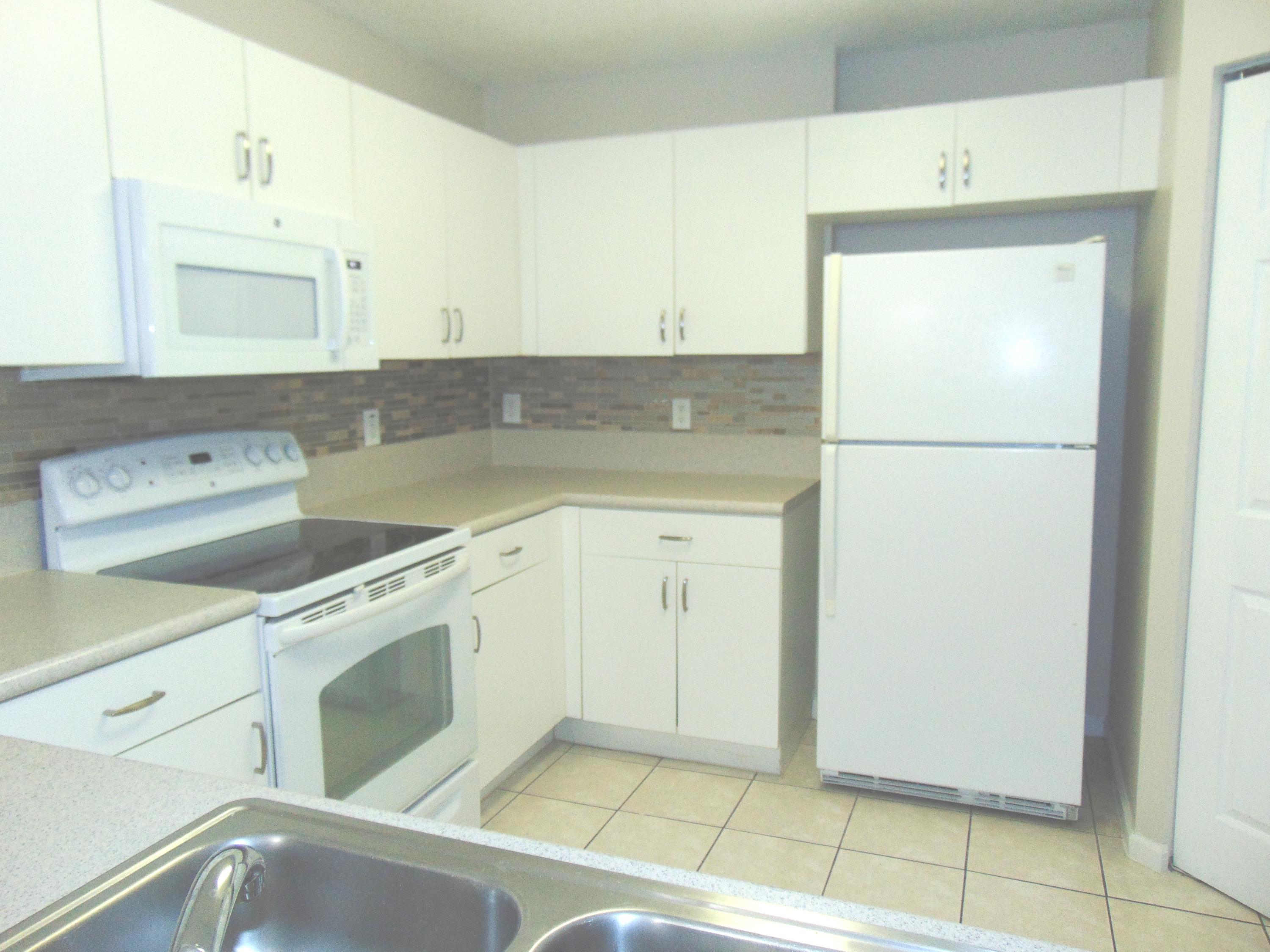 1060 Imperial Lake Road, Unit 360 West Palm Beach, FL 33413 - Photo 9 of 33 ImperialKitchen2