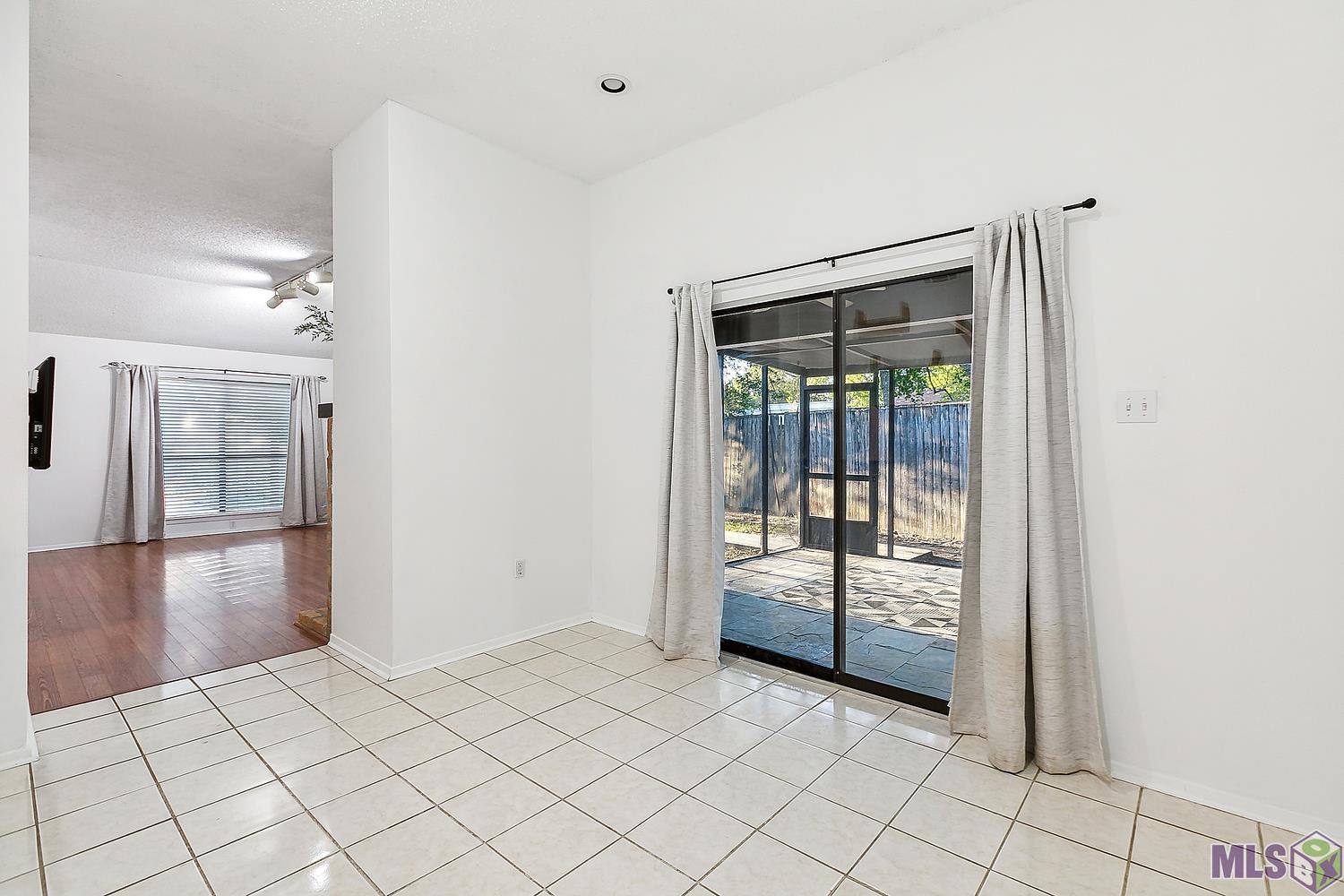 2411 Inverrary Drive Baton Rouge, LA 70816 - Photo 3 of 17 Dining Area