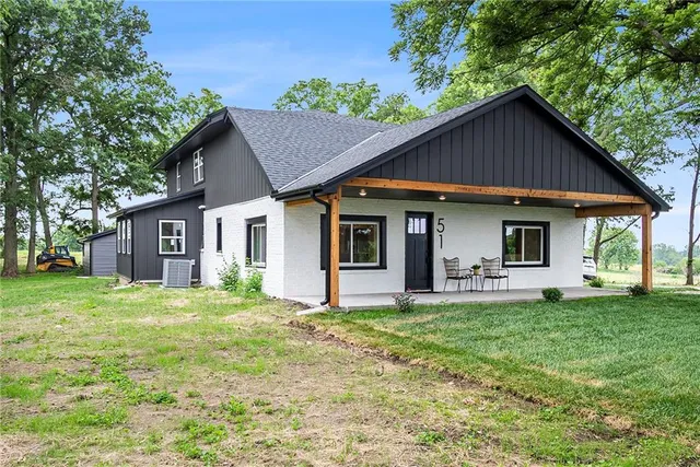 $569,000 | 51 Southeast 208 Street, Holt, MO 64048