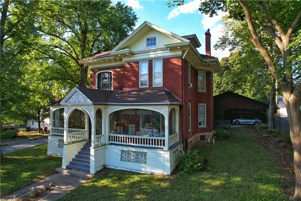 $365,000 | 400 North 3rd Street, Atchison, KS 66002