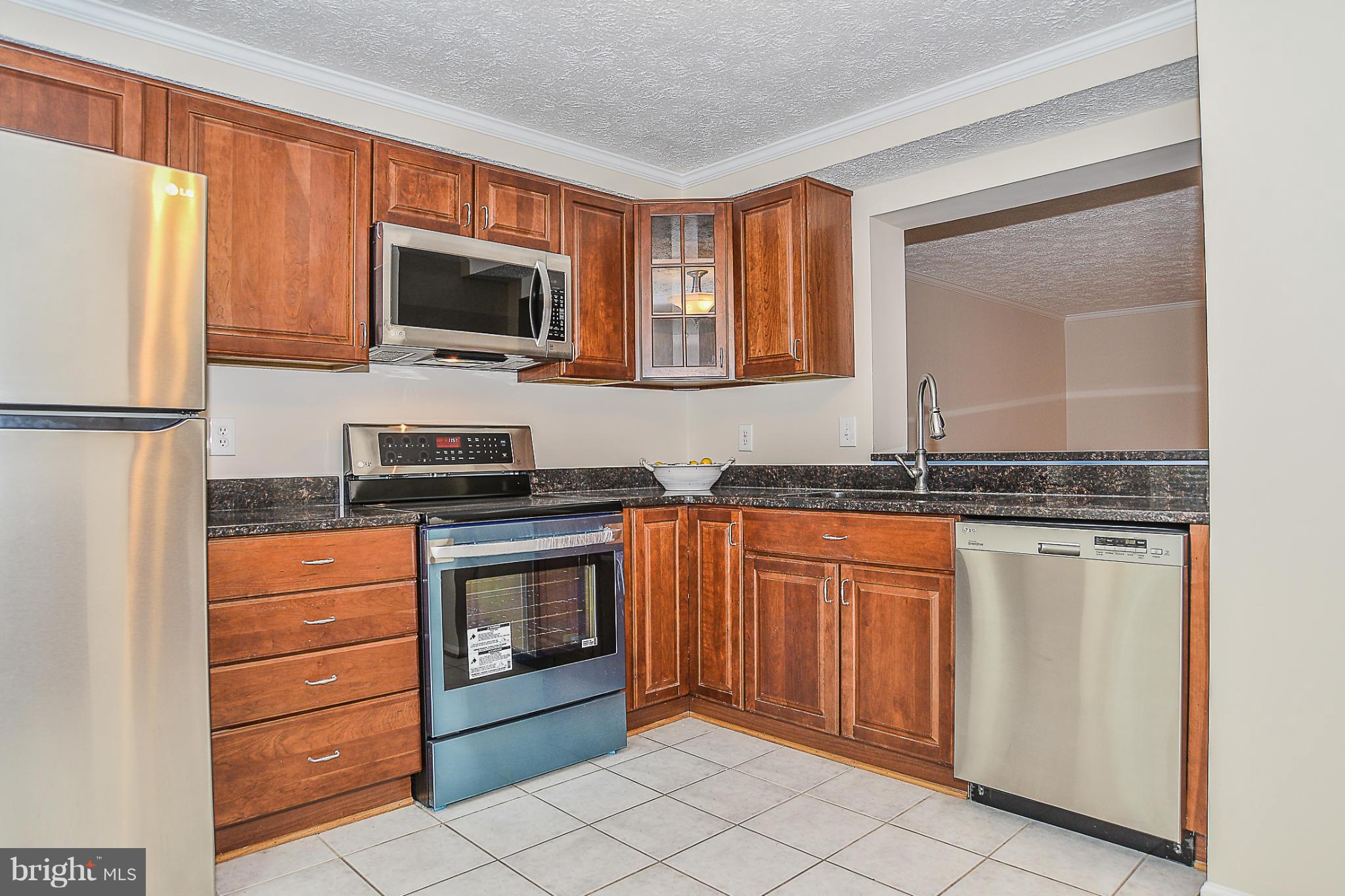 10972 Granby Court Reston, VA 20191 - Photo 7 of 30 Kitchen w/ Granite counters