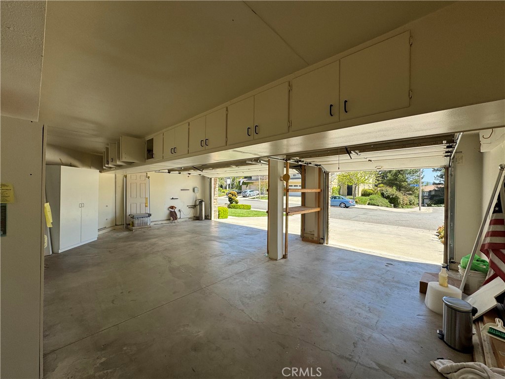 27346 Blueridge Drive Valencia, CA 91354 - Photo 22 of 44 a view of a garage