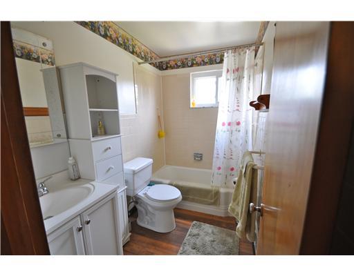 2992 Mt Troy Road Pittsburgh, PA 15212 - Photo 12 of 18 Full Bath.