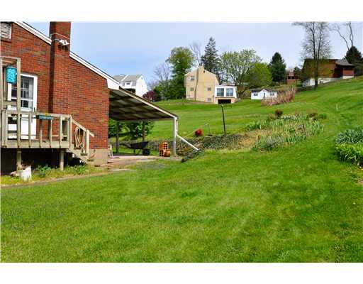 2992 Mt Troy Road Pittsburgh, PA 15212 - Photo 15 of 18 Yard/Garden.