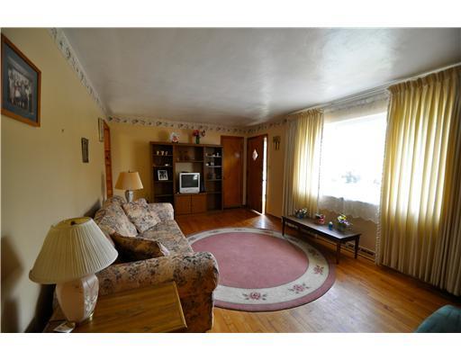 2992 Mt Troy Road Pittsburgh, PA 15212 - Photo 4 of 18 Living Room.