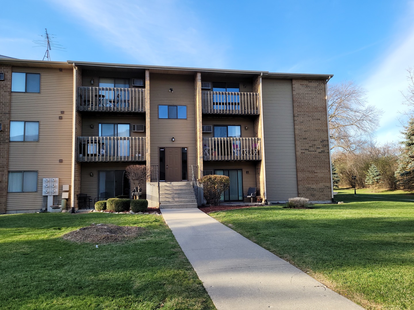 633 South Virginia Road, Unit 314 Crystal Lake, IL 60014 - Photo 1 of 29