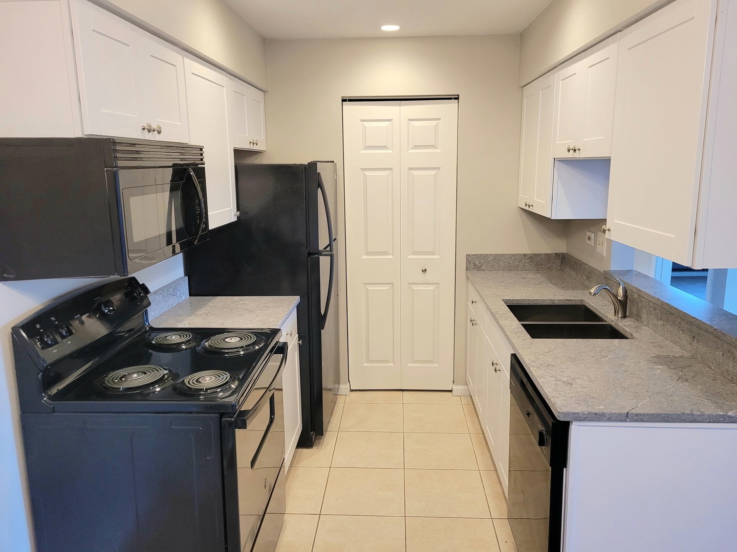 633 South Virginia Road, Unit 314 Crystal Lake, IL 60014 - Photo 2 of 29