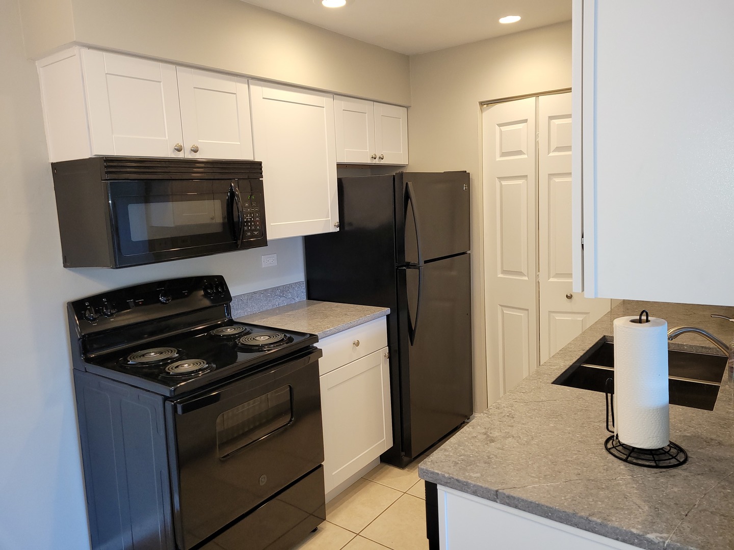 633 South Virginia Road, Unit 314 Crystal Lake, IL 60014 - Photo 3 of 29