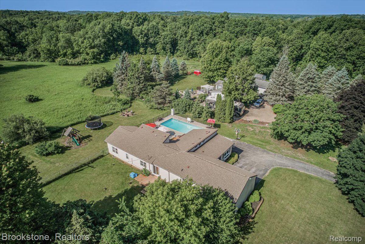 12824 Clyde Road Fenton, MI 48430 - Photo 46 of 57 Gallery Image 46