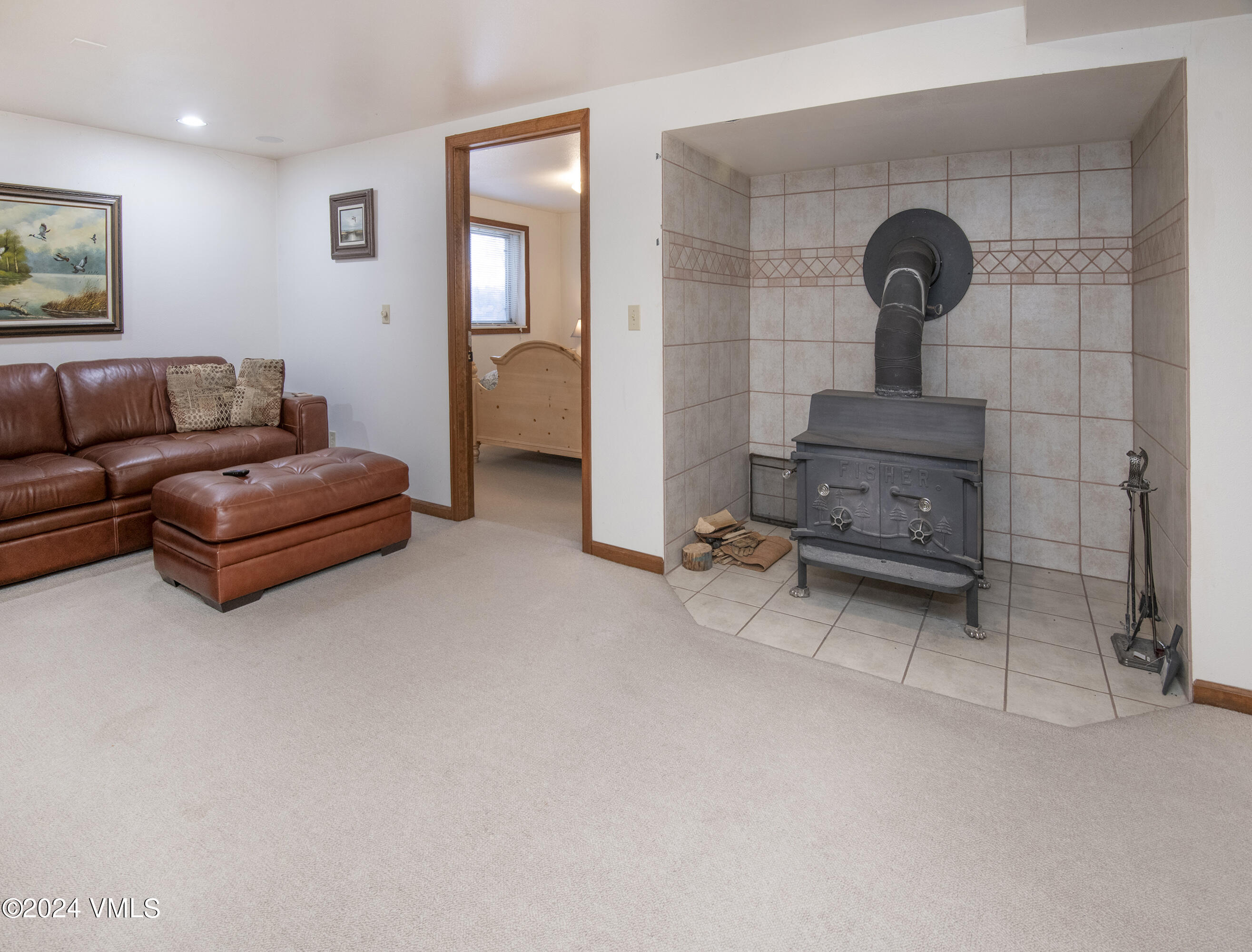 220 Beacon Road Gypsum, CO 81637 - Photo 9 of 12 a living room with furniture and a air conditioner vent