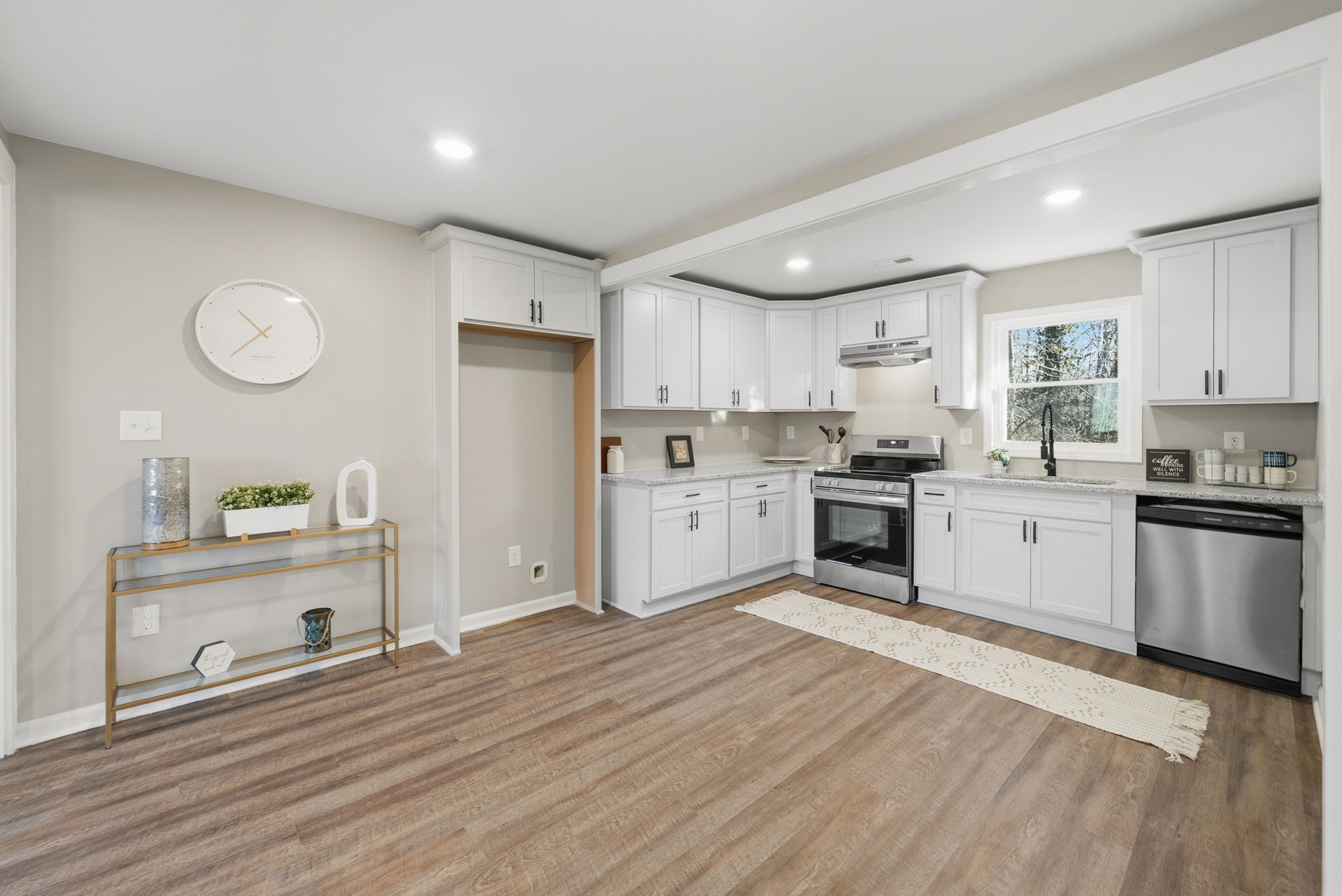 315 Rossview Road Clarksville, TN 37043 - Photo 8 of 31