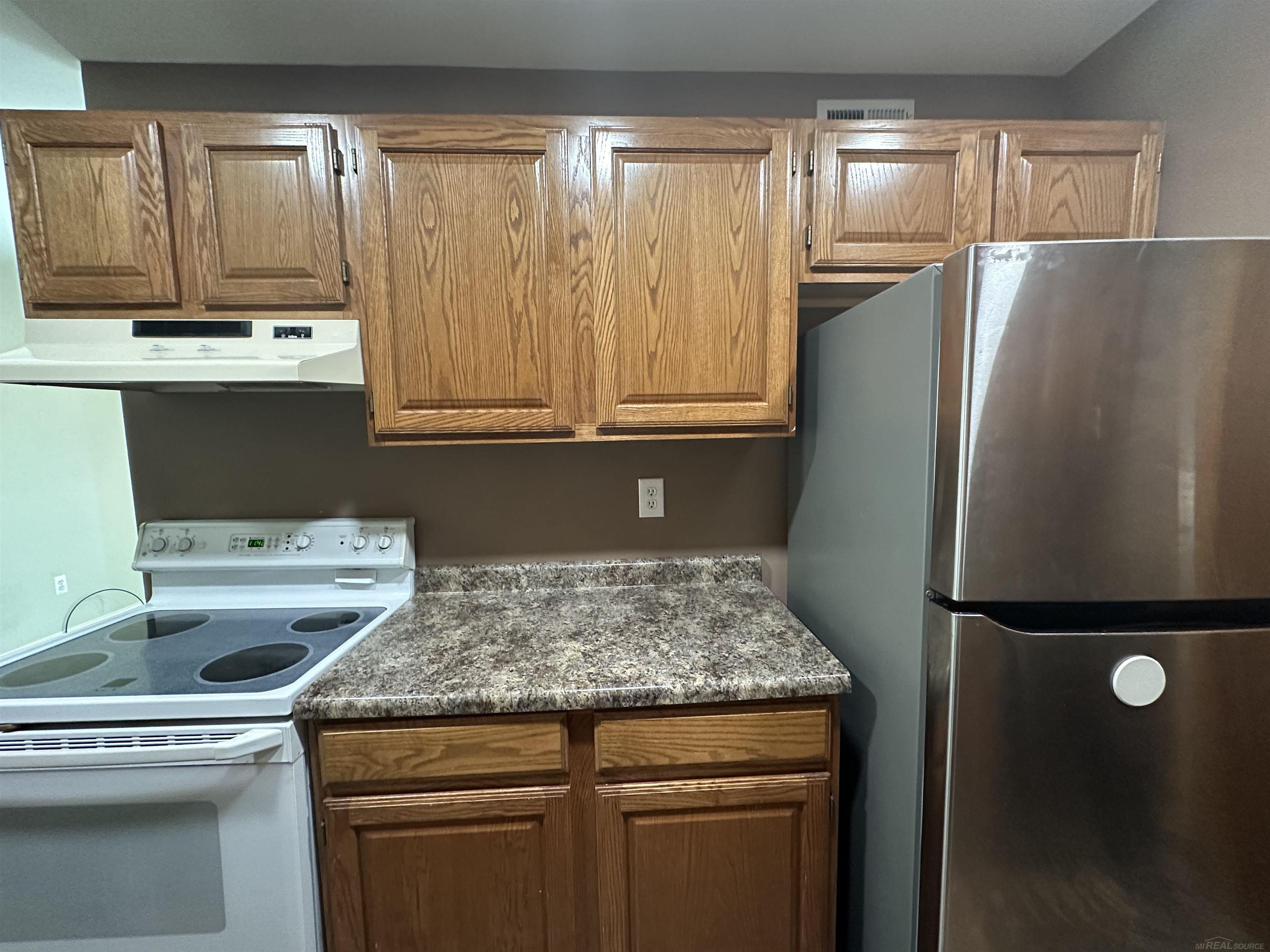 28219 Raleigh Crescent Drive New Baltimore, MI 48051 - Photo 11 of 35