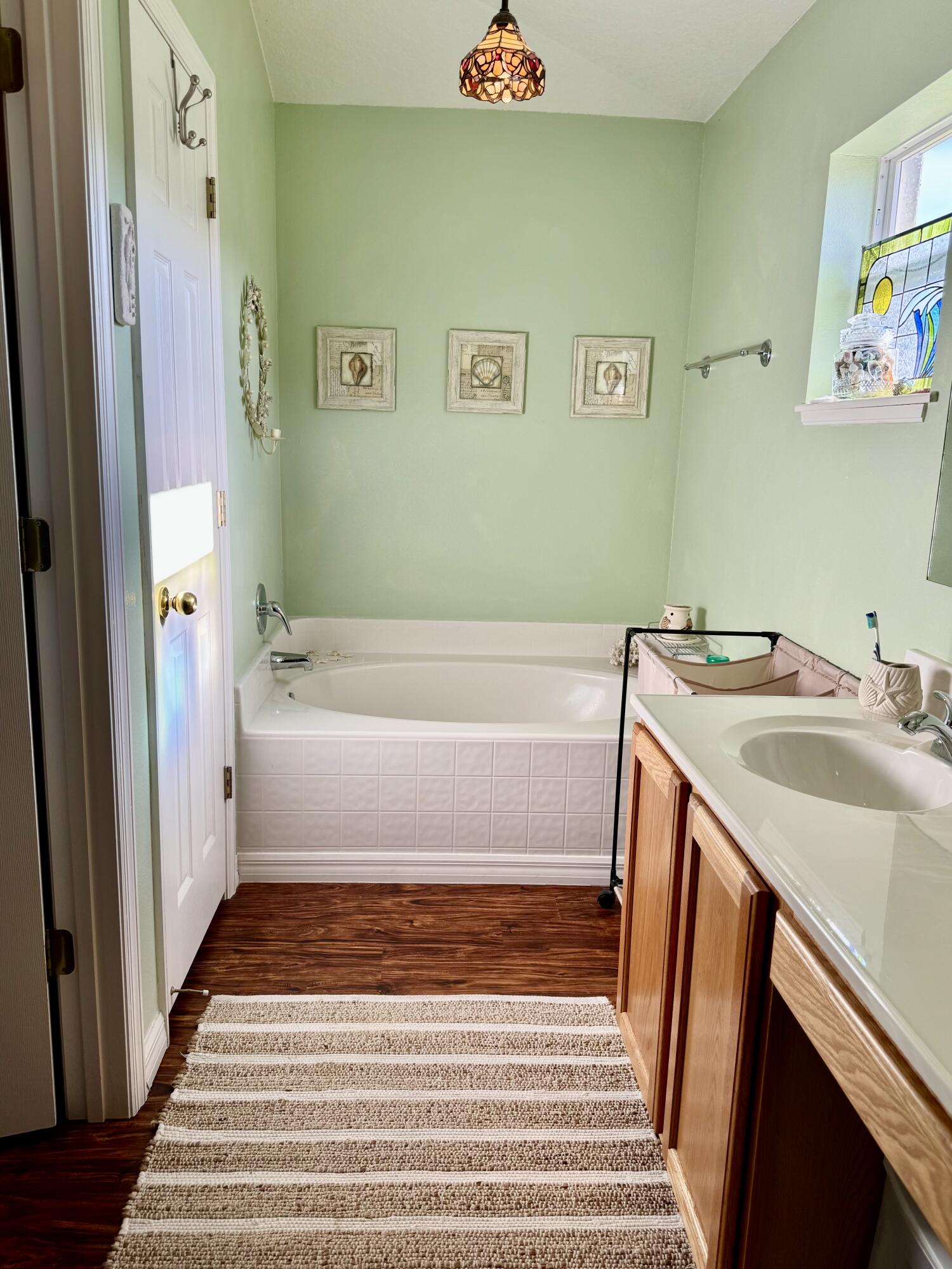 527 Southeast 38th Avenue Okeechobee, FL 34974 - Photo 13 of 30 a bathroom with a sink and a bathtub