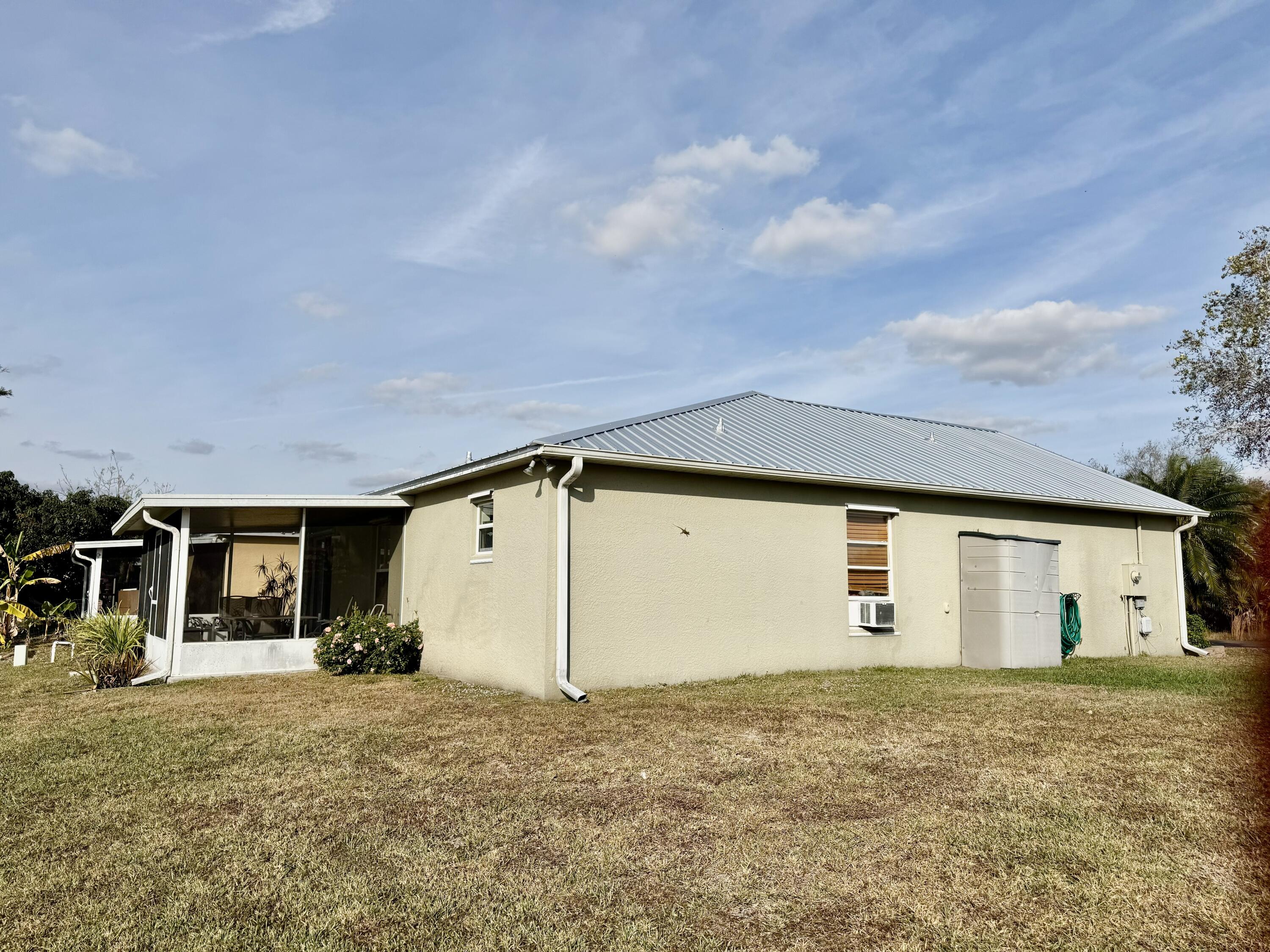 527 Southeast 38th Avenue Okeechobee, FL 34974 - Photo 29 of 30 a front view of a house with a yard and garage