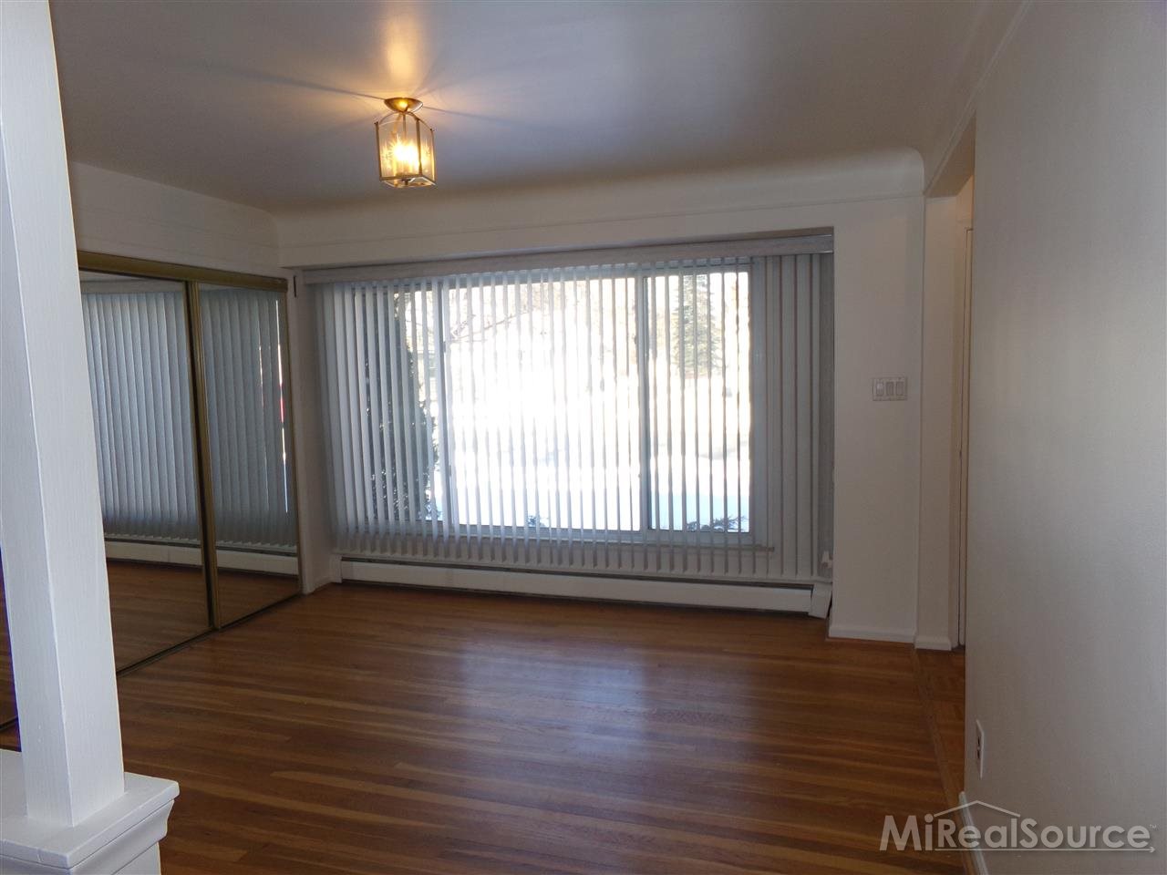 2237 Oxford Road Berkley, MI 48072 - Photo 3 of 35