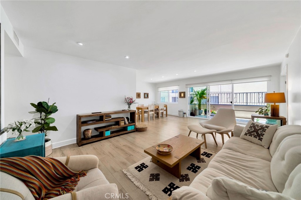7259 Hillside Avenue, Unit 102 Los Angeles, CA 90046 - Photo 8 of 37 a living room with furniture