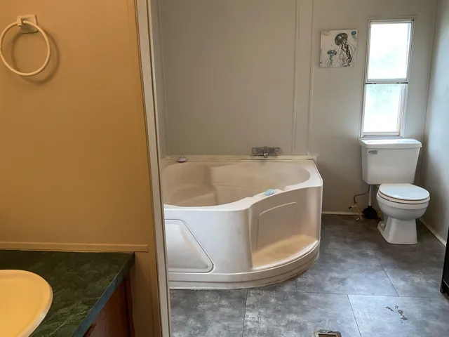 $127,900 | 2493 4th Avenue, Alford, FL 32420