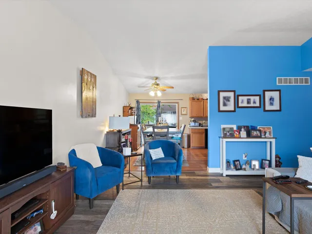 $324,900 | 1198 Csokasy Lane, Hobart, IN 46342