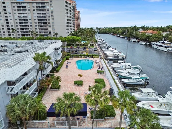 $2,750 | 100 Edgewater Drive, Unit 204, Coral Gables, FL 33133