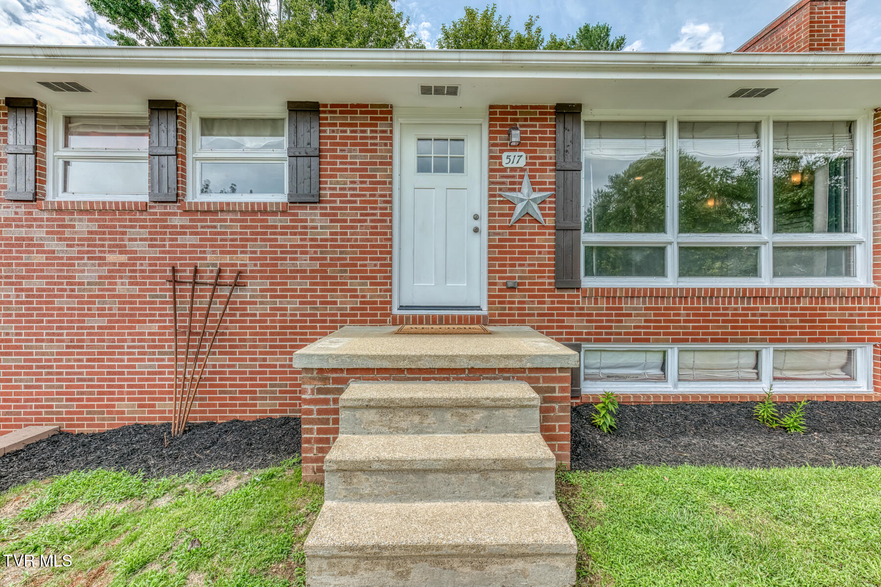 517 Kilkenny Road Kingsport, TN 37664 - Photo 5 of 54 517 Kilkenny Rd-4