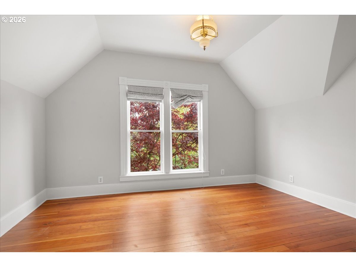 728 6th Avenue Southwest Albany, OR 97321 - Photo 37 of 47 an empty room with a window