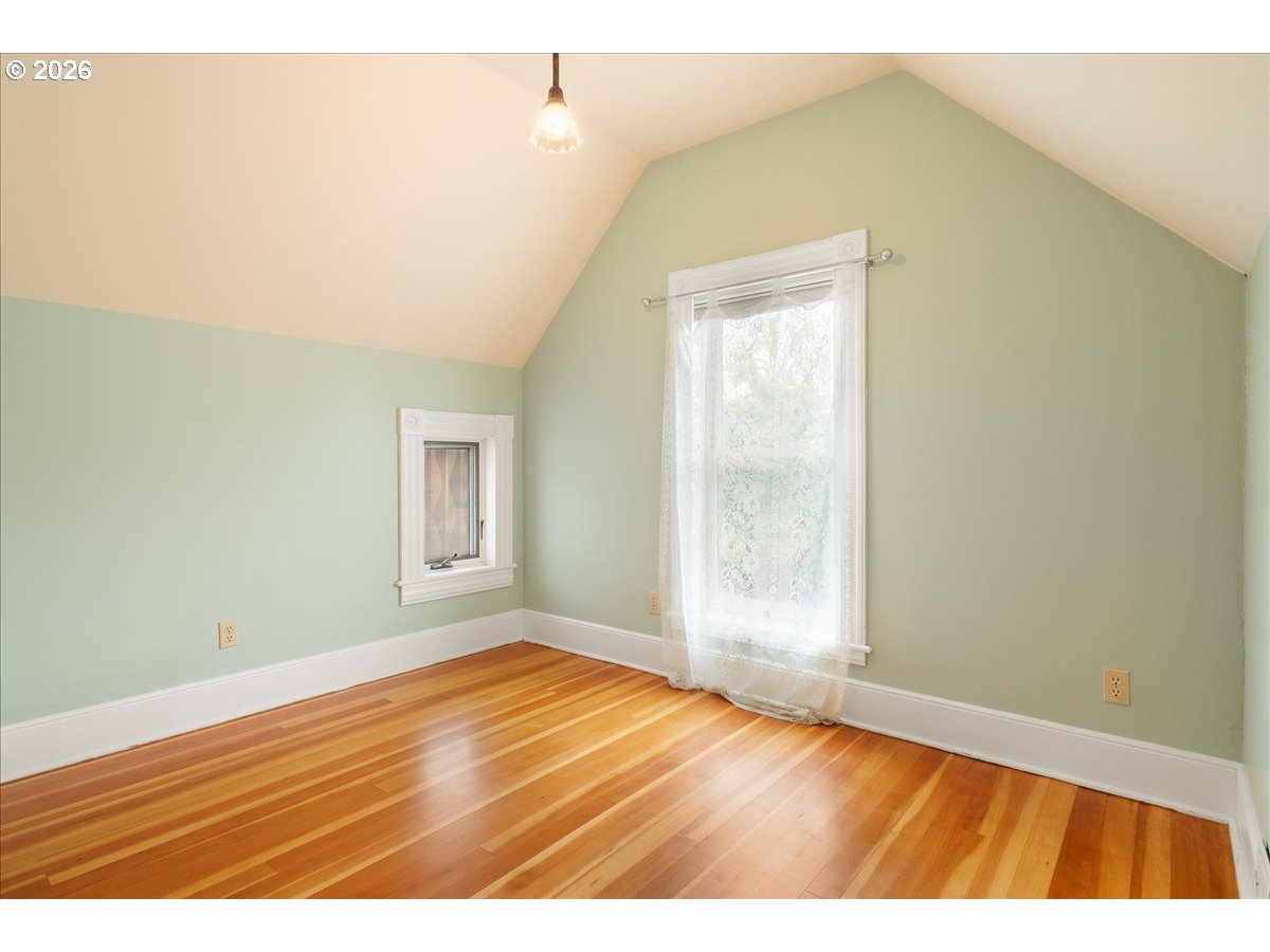 728 6th Avenue Southwest Albany, OR 97321 - Photo 39 of 47 a view of an empty room and window