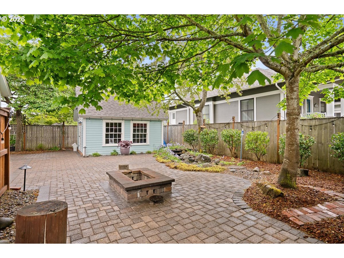 728 6th Avenue Southwest Albany, OR 97321 - Photo 41 of 47 a backyard of a house with yard barbeque oven and outdoor seating