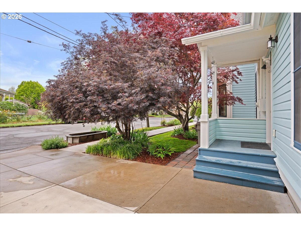 728 6th Avenue Southwest Albany, OR 97321 - Photo 46 of 47 a view of a entrance of the house