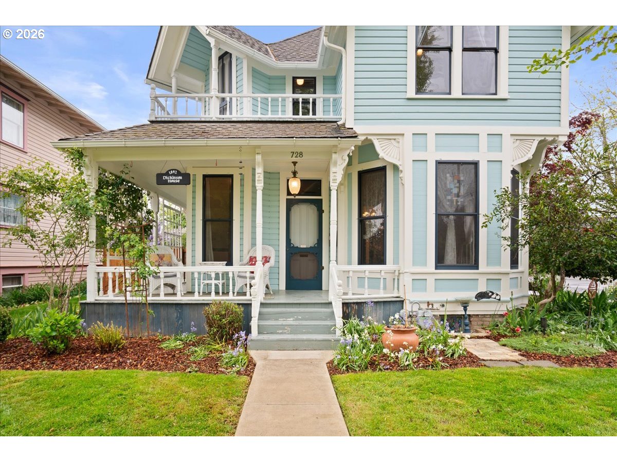 728 6th Avenue Southwest Albany, OR 97321 - Photo 5 of 47 a front view of a house with a yard and potted plants