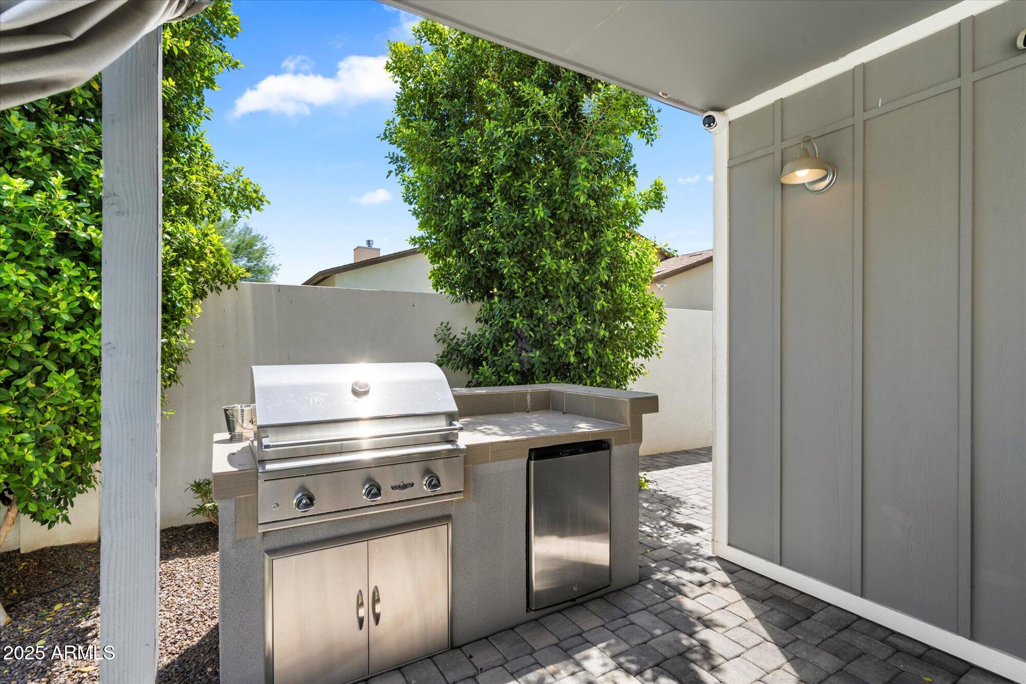 3810 East Devonshire Avenue Phoenix, AZ 85018 - Photo 31 of 34 an outdoor space with stove
