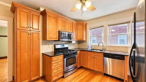 $3,498 | 86 Howard Street, Unit 1, Waltham, MA 02451