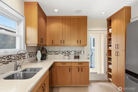 $1,495,000 | 2514 Lake Park Drive South, Seattle, WA 98144