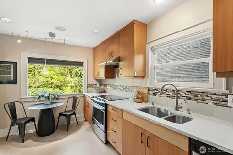 $1,495,000 | 2514 Lake Park Drive South, Seattle, WA 98144