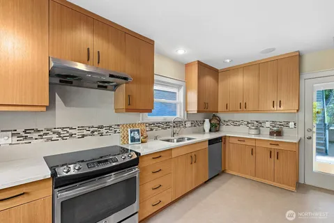 $1,495,000 | 2514 Lake Park Drive South, Seattle, WA 98144