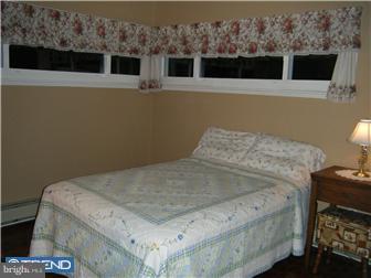 37 Spring Valley Road Levittown, PA 19056 - Photo 11 of 12 Gallery Image 11
