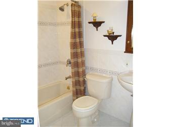 37 Spring Valley Road Levittown, PA 19056 - Photo 9 of 12 Gallery Image 9