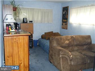 37 Spring Valley Road Levittown, PA 19056 - Photo 10 of 12 Gallery Image 10