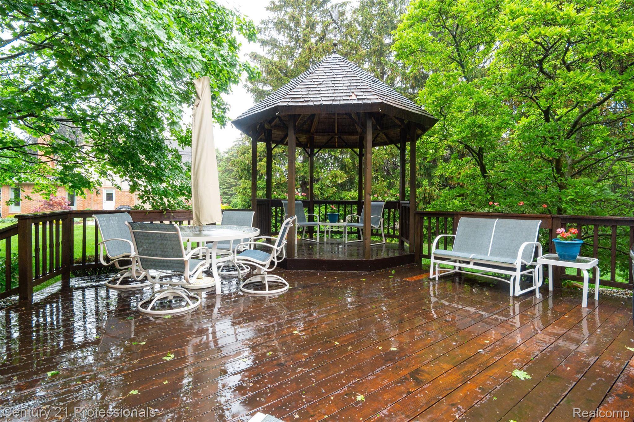 3650 Merriweather Lane Rochester, MI 48306 - Photo 33 of 36 Large Deck to Enjoy