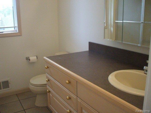 14050 Reeck Road Southgate, MI 48195 - Photo 24 of 25 Bathroom 2.JPG