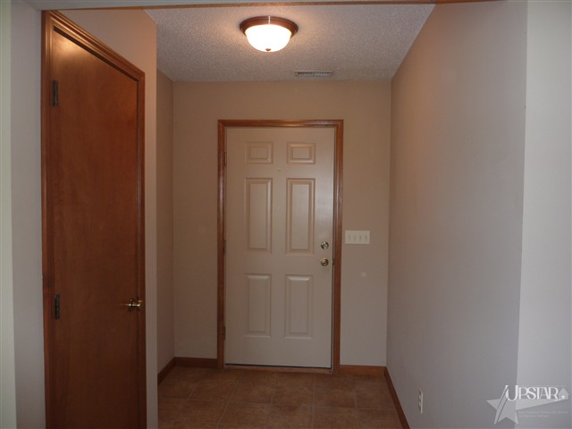 2810 Rivulet Fort Wayne, IN 46818 - Photo 3 of 18