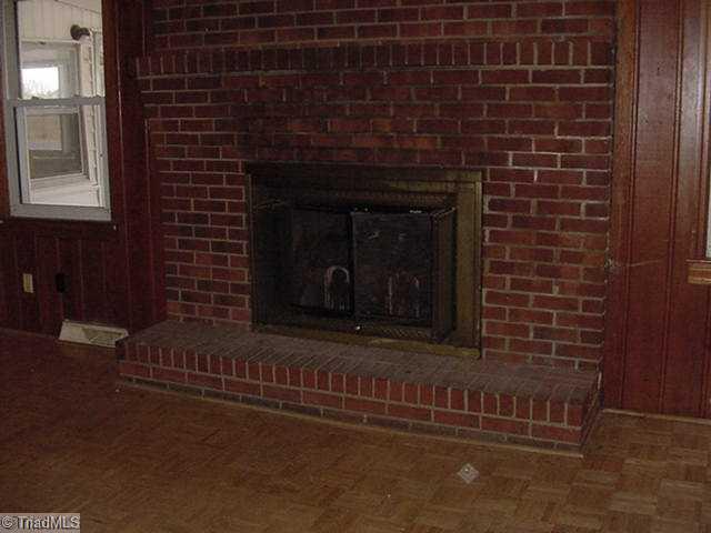 1335 Payne Road King, NC 27021 - Photo 4 of 16 Living Room.