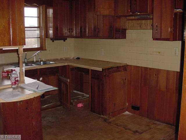 1335 Payne Road King, NC 27021 - Photo 6 of 16 Kitchen.