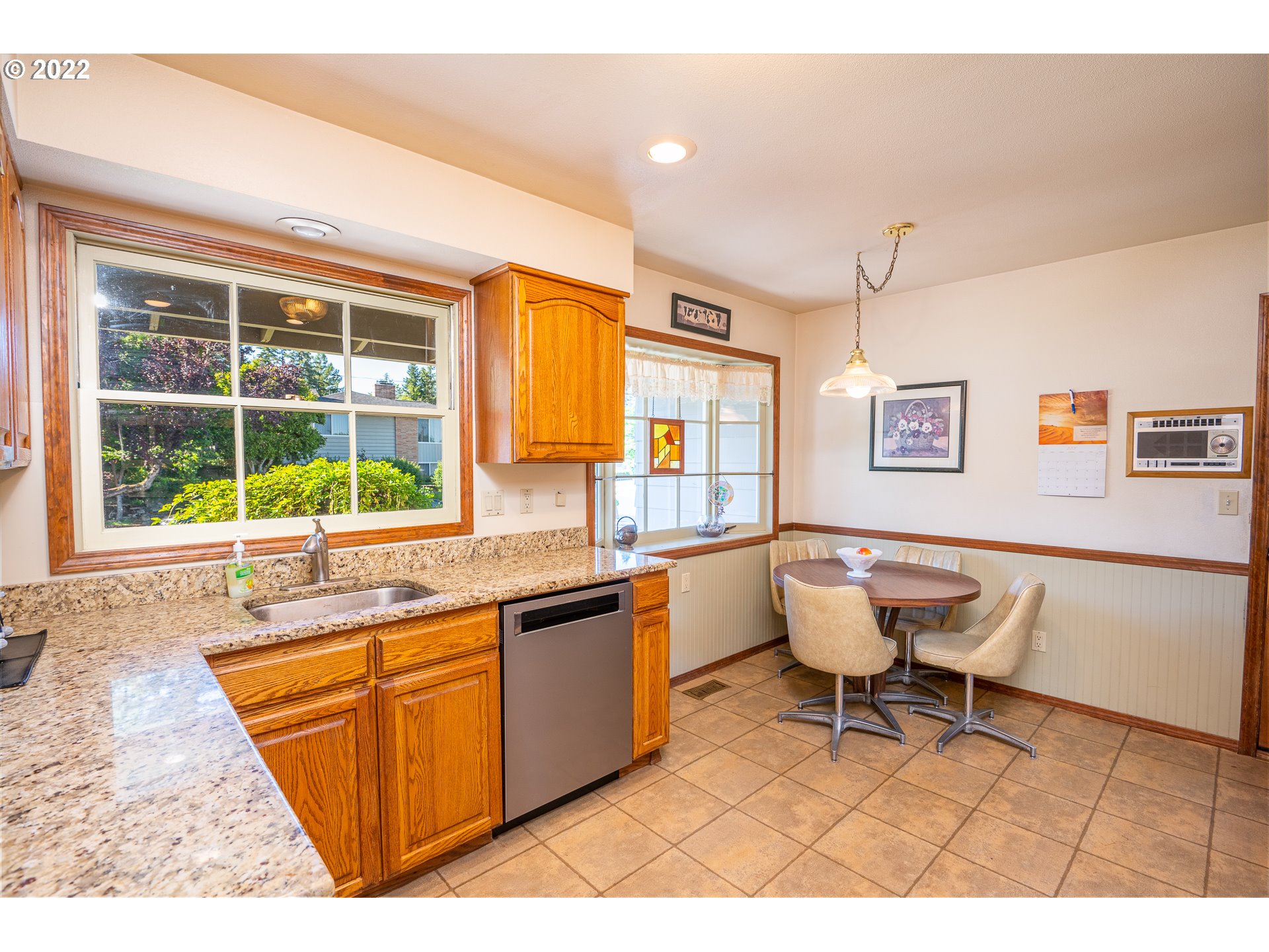 11570 Southwest Ridgecrest Drive Beaverton, OR 97008 - Photo 6 of 32 Gallery Image 6