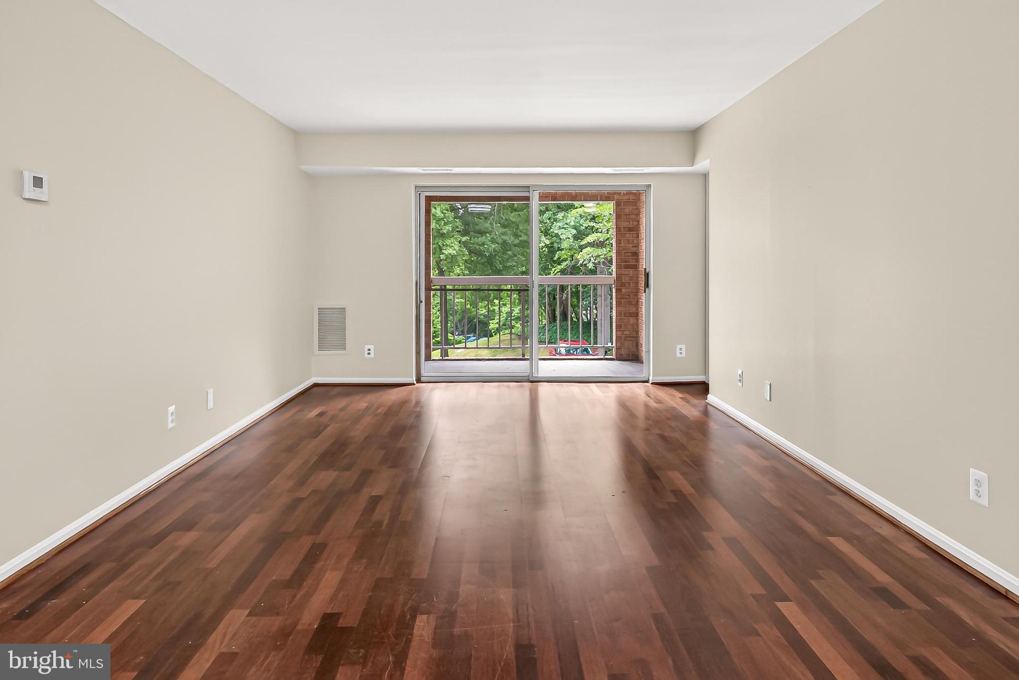 5835 Cove Landing Road, Unit 304 Burke, VA 22015 - Photo 5 of 37 Large living area