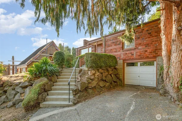 $3,200 | 228 Northwest 56th Street, Seattle, WA 98107